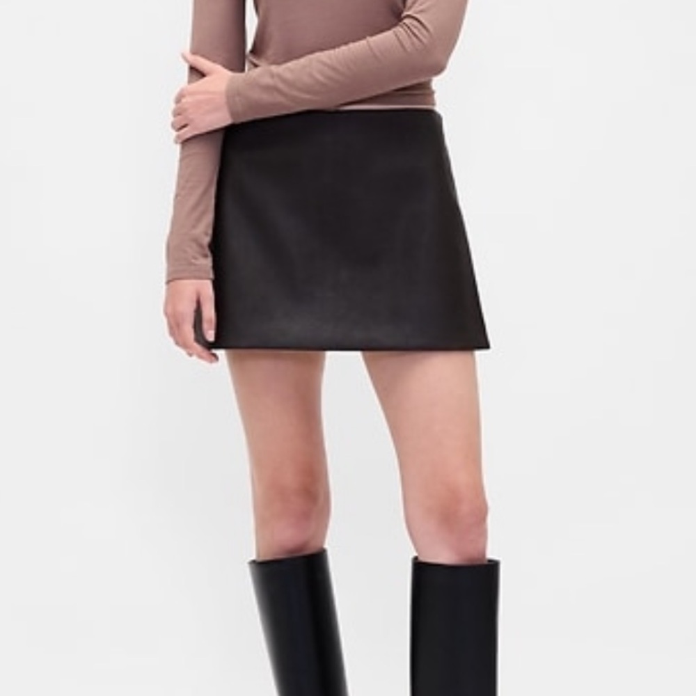 Classic Black Mini Skirt